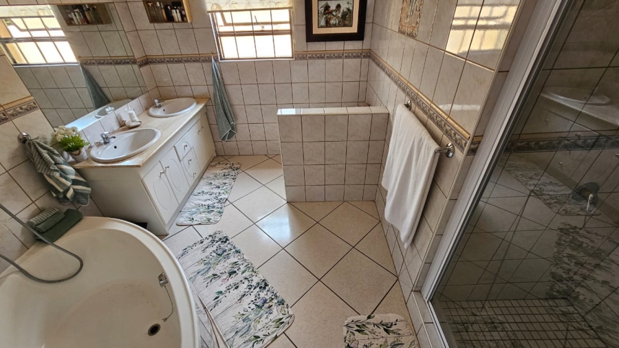 5 Bedroom Property for Sale in Boschdal North West